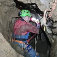 طناب گذاری در غار